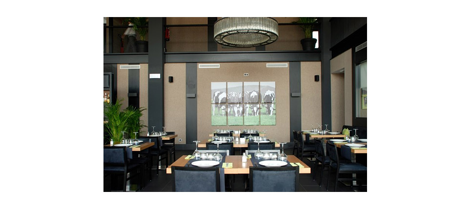 Restaurante Beef Chef Gril (Las Matas - Madrid) - sillas #422, mesas a medida y bancadas a pared - imagen 05